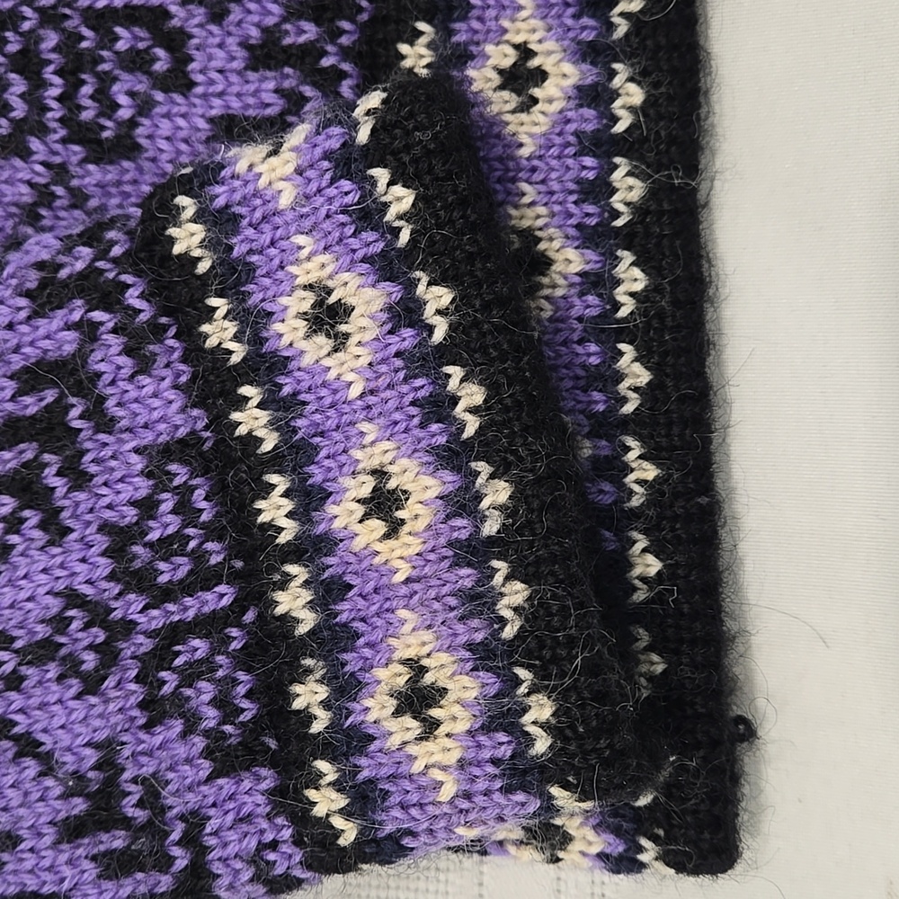 Vintage L.L. Bean Black and Purple Wool Cardigan - Picture 4 of 7